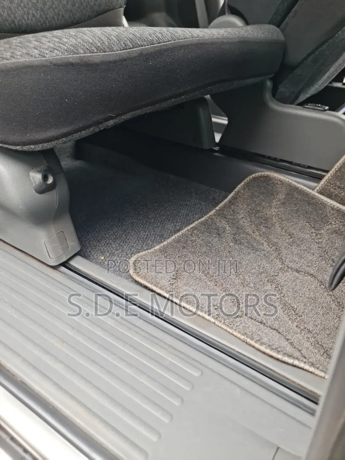 Toyota Sienta 2012 Silver