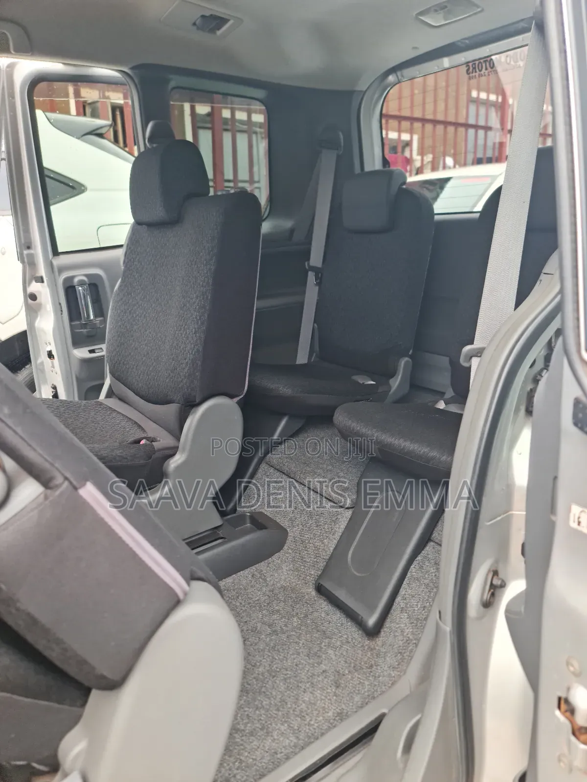 Toyota Sienta 2012 Silver