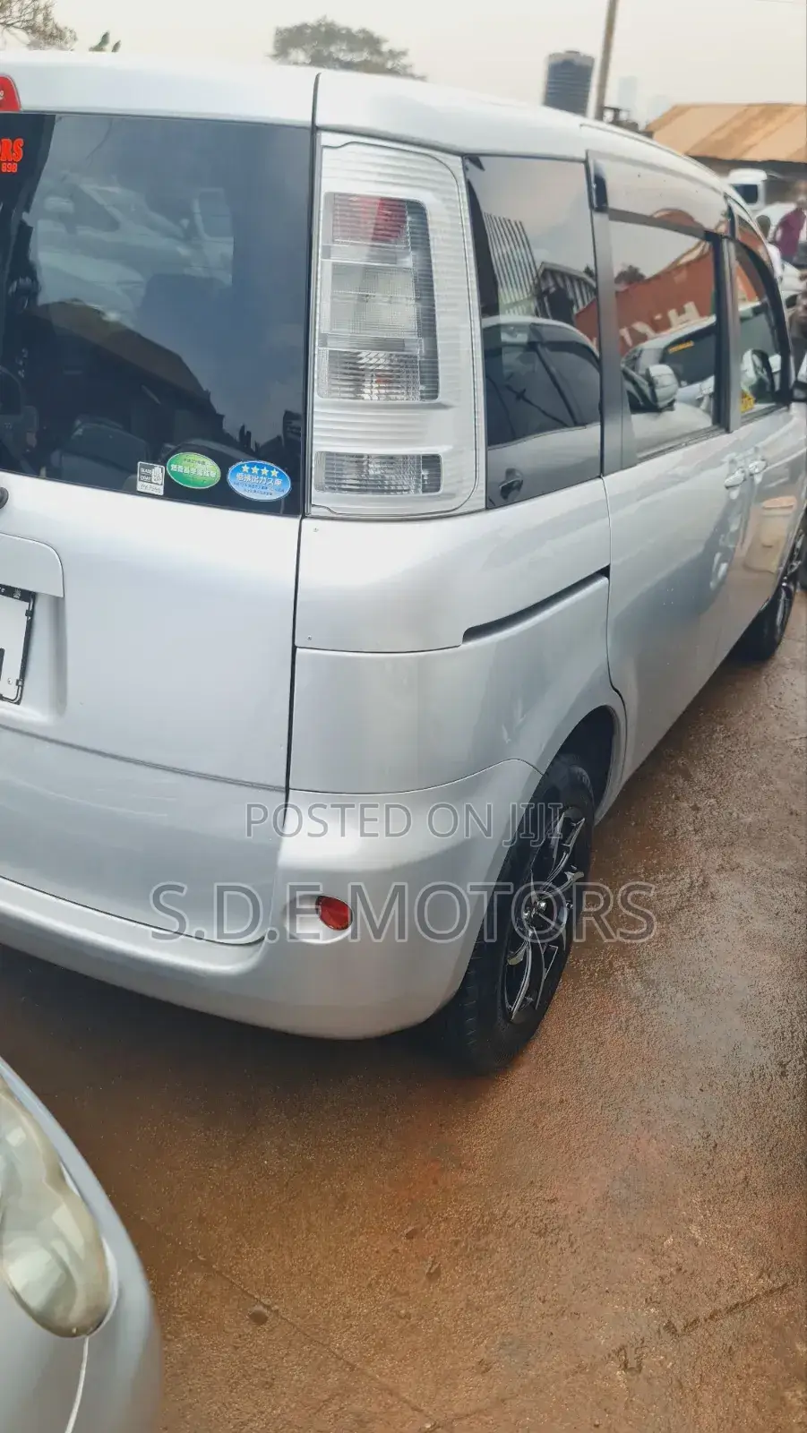 Toyota Sienta 2012 Silver
