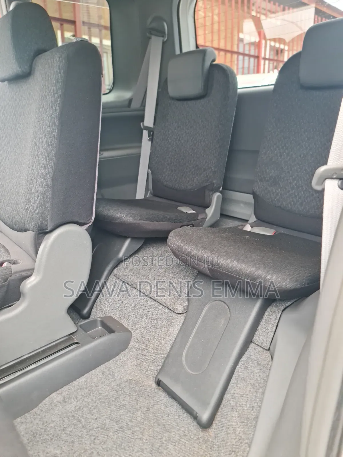 Toyota Sienta 2012 Silver