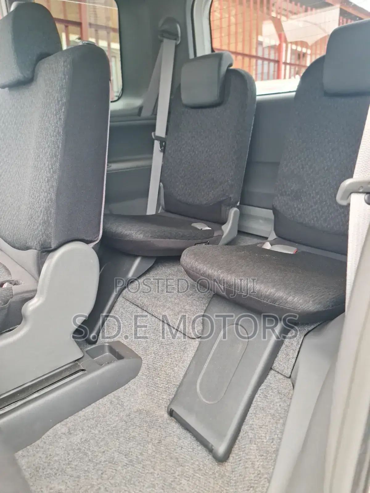 Toyota Sienta 2012 Silver