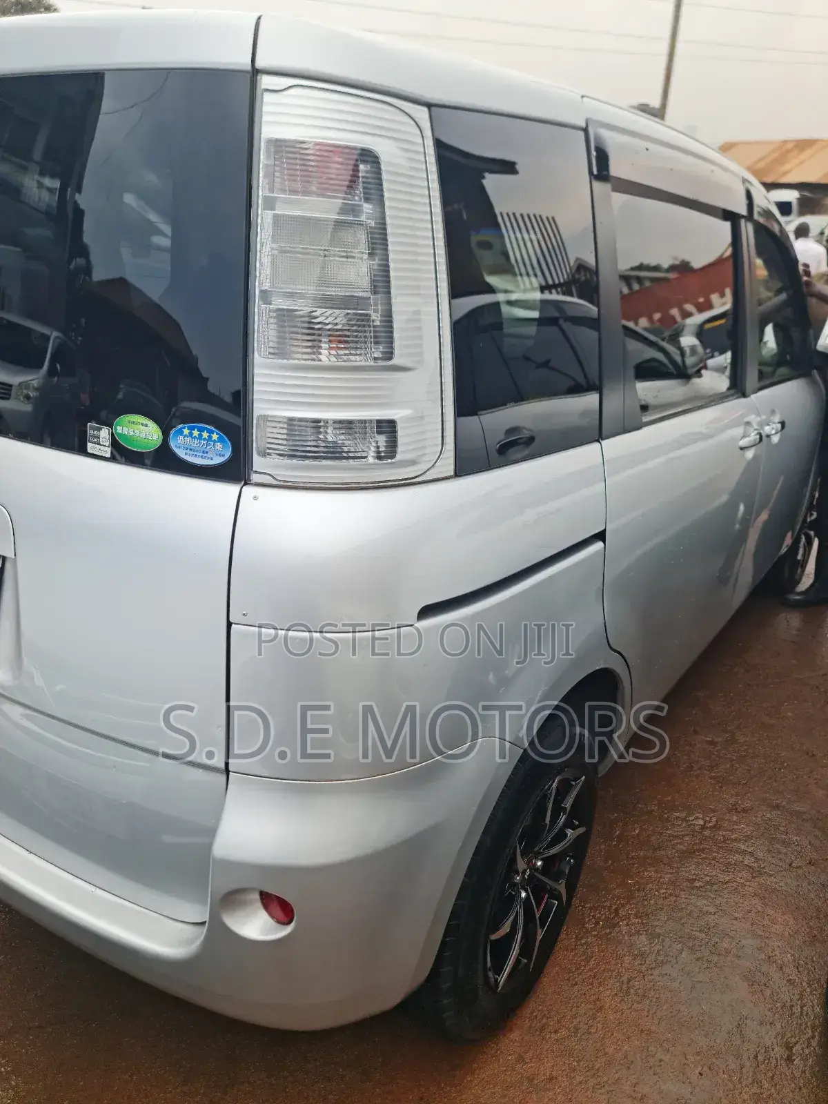 Toyota Sienta 2012 Silver