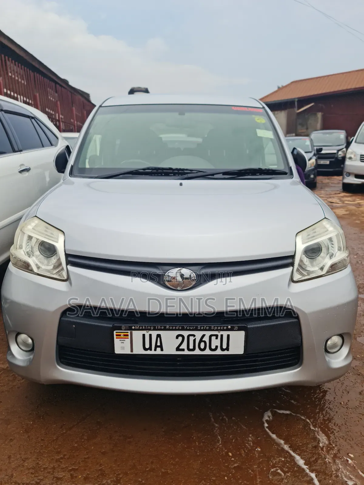 Toyota Sienta 2012 Silver