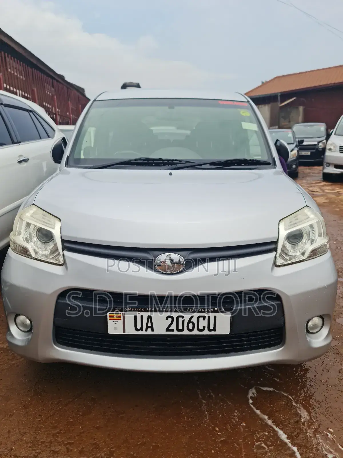 Toyota Sienta 2012 Silver