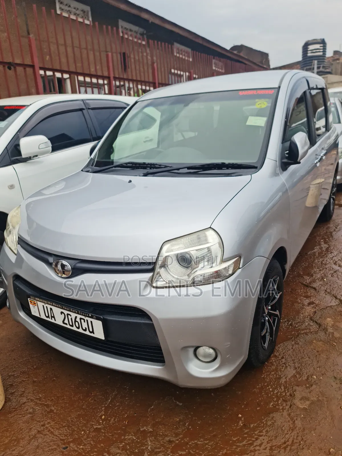 Toyota Sienta 2012 Silver