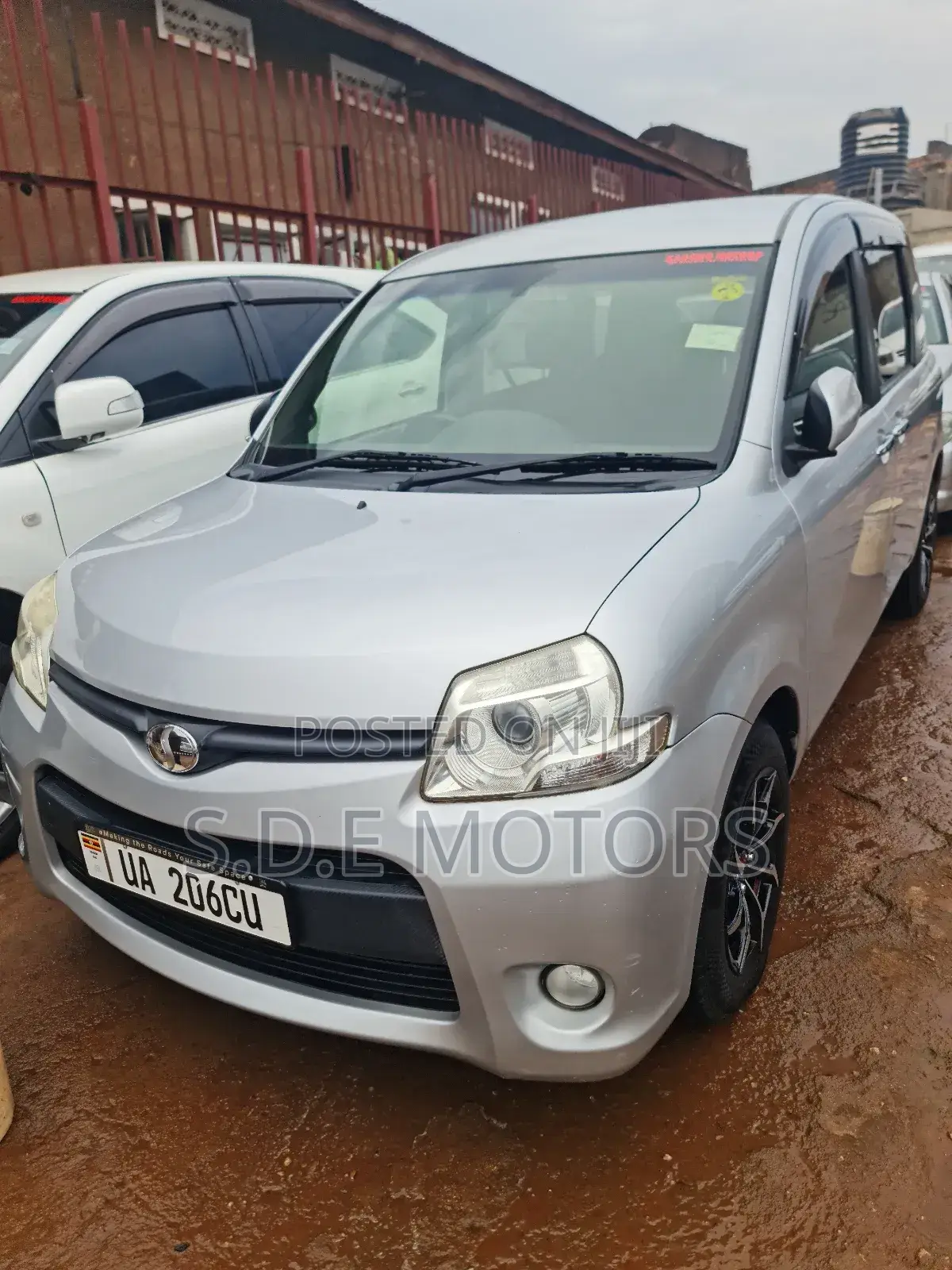 Toyota Sienta 2012 Silver