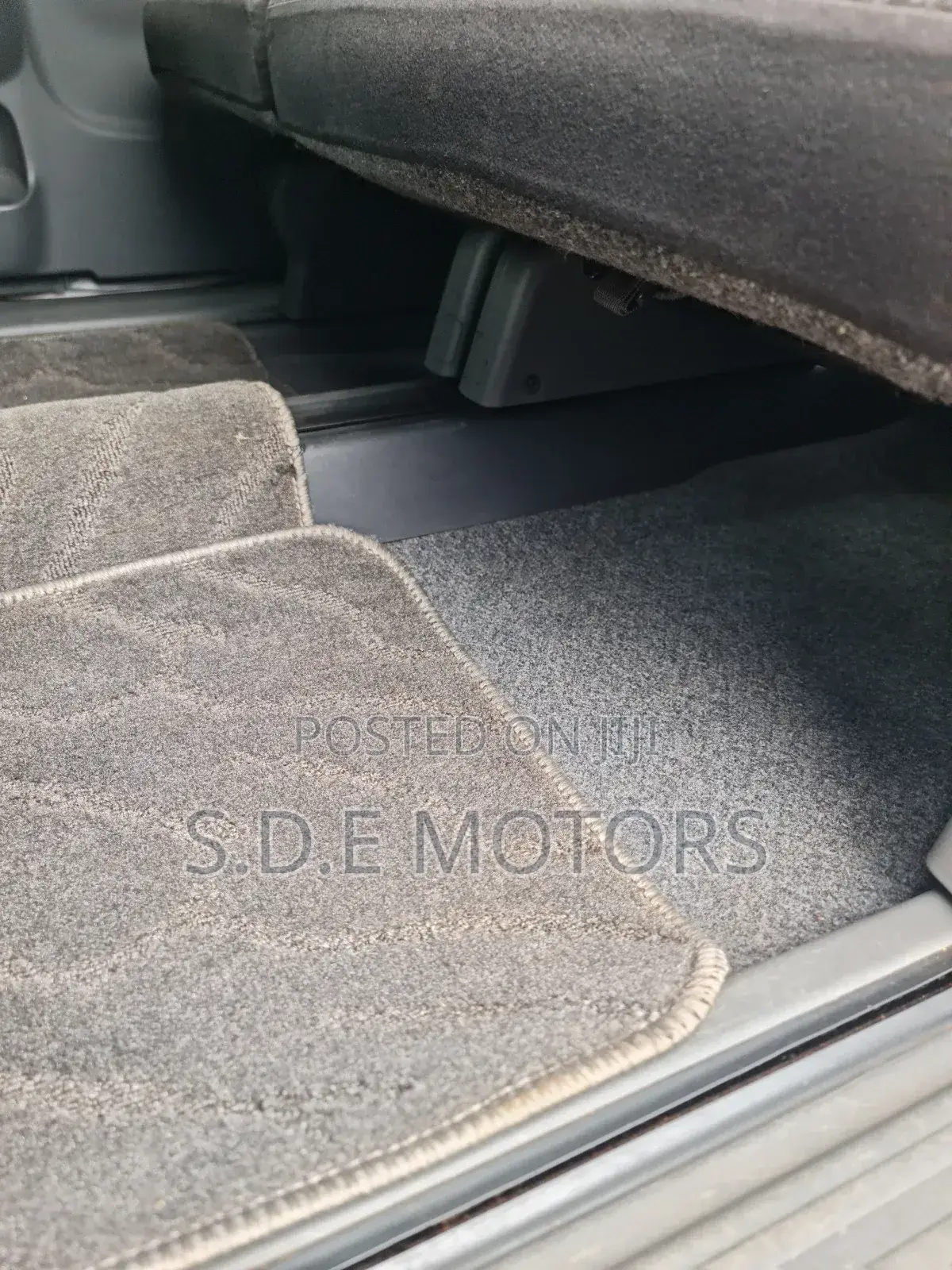 Toyota Sienta 2012 Silver