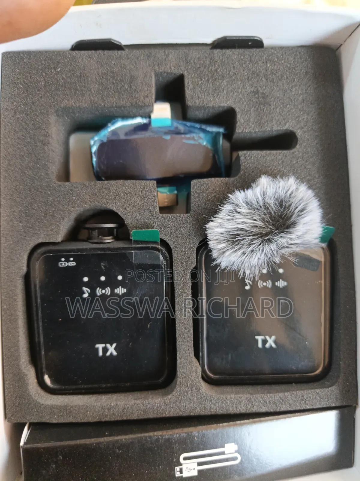 F15-2 Wireless Microphone for Live Streaming