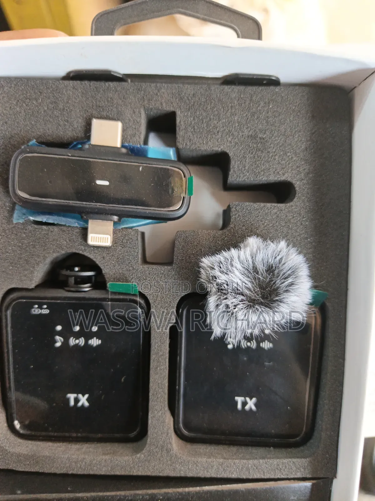 F15-2 Wireless Microphone for Live Streaming