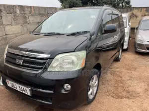 Toyota Noah 2004 Black