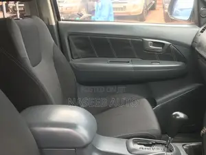 Toyota Hilux 2006 Gold