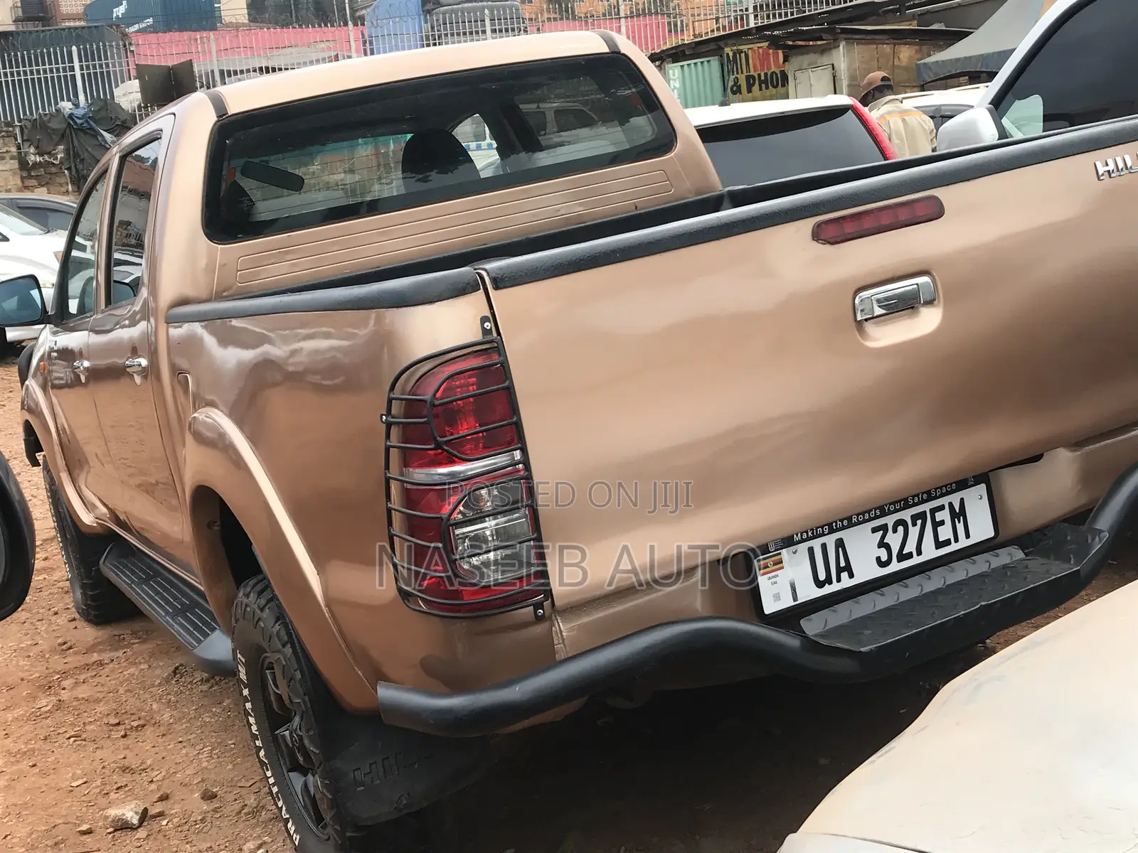 Toyota Hilux 2006 Gold