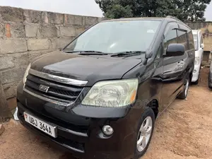 Toyota Noah 2004 Black