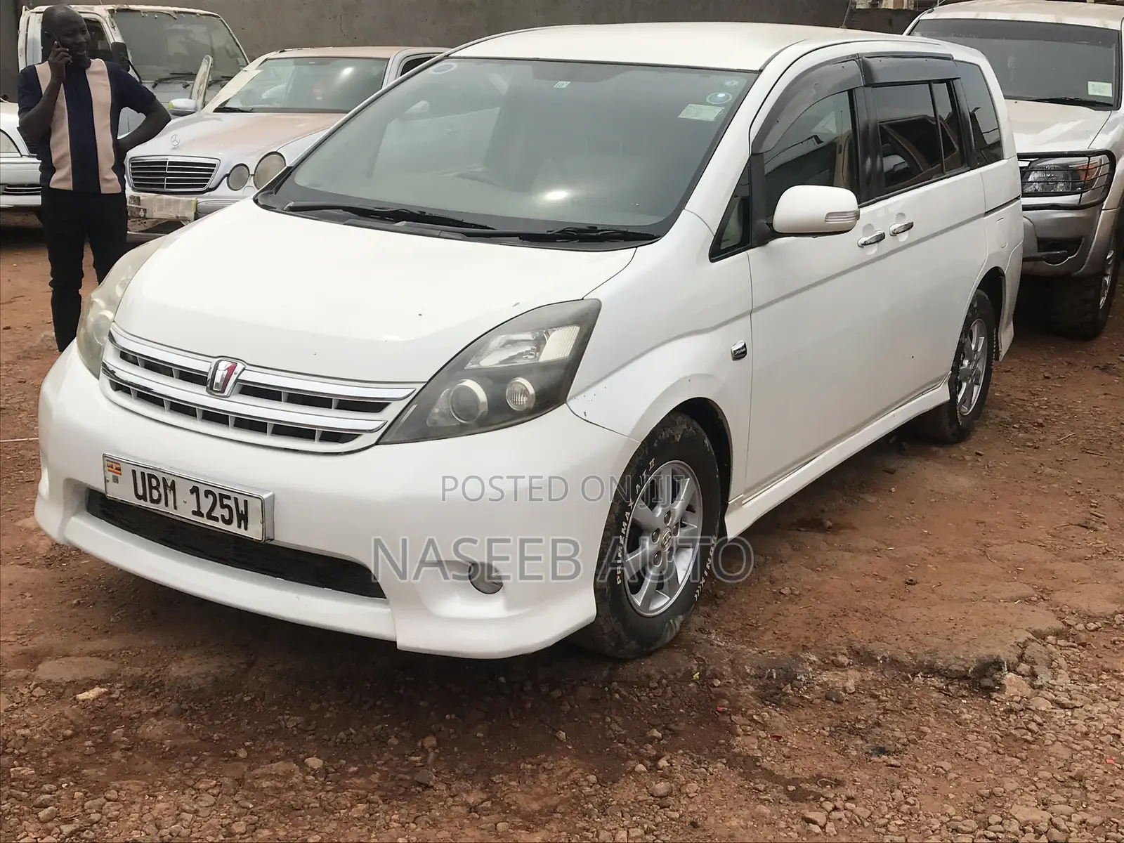 Toyota ISIS 2009 White
