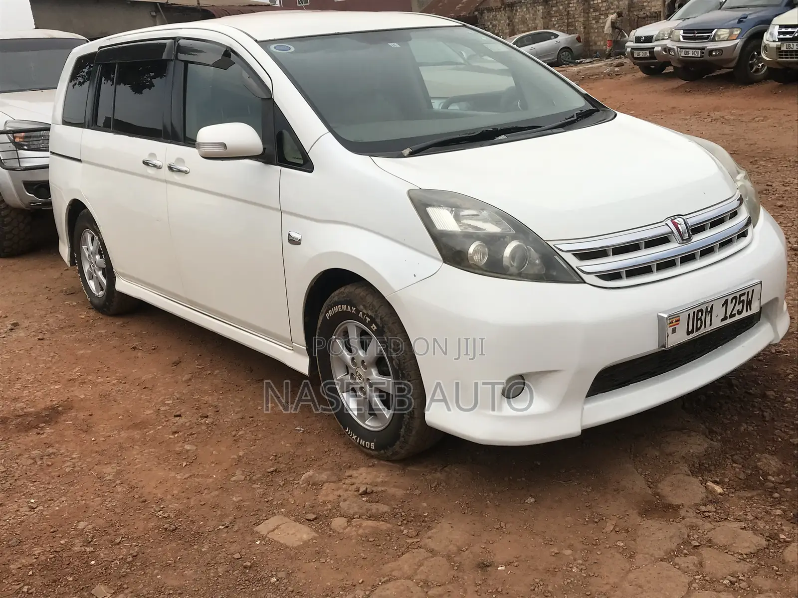 Toyota ISIS 2009 White