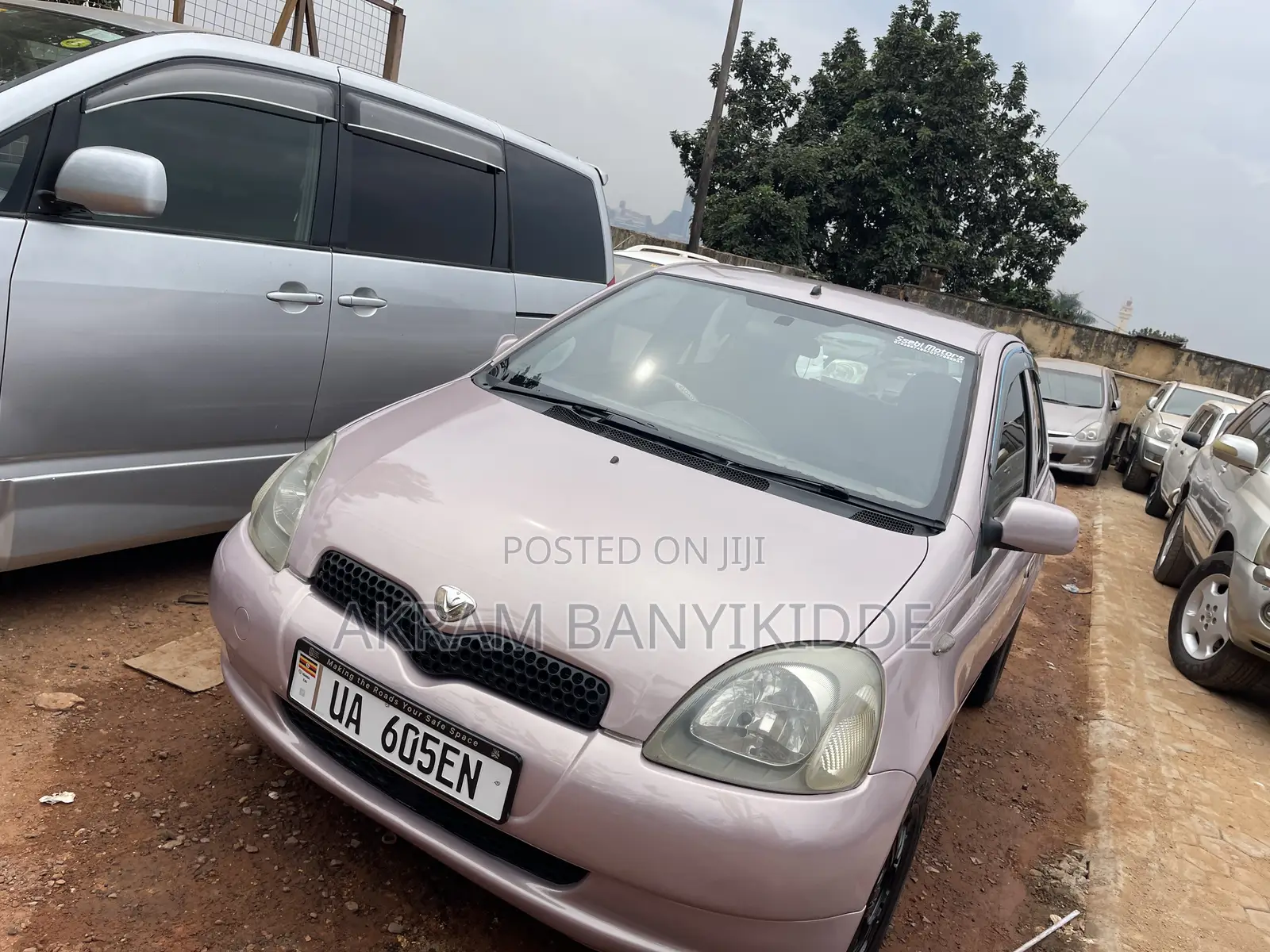 Toyota Vitz 2000 Silver