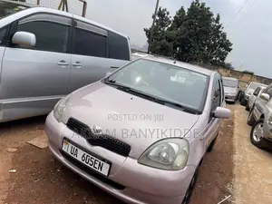 Toyota Vitz 2000 Silver