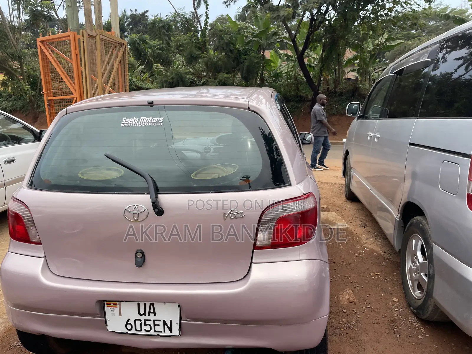 Toyota Vitz 2000 Silver