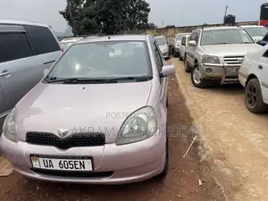 Toyota Vitz 2000 Silver