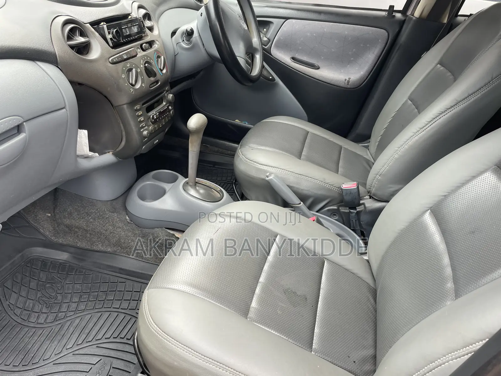 Toyota Vitz 2000 Silver