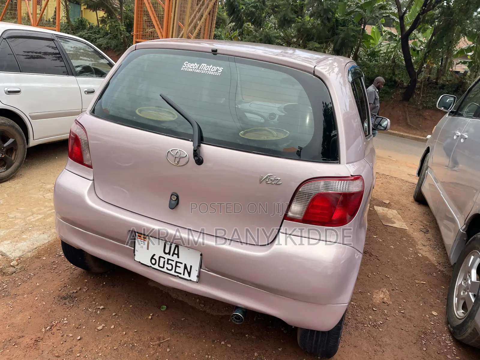 Toyota Vitz 2000 Silver