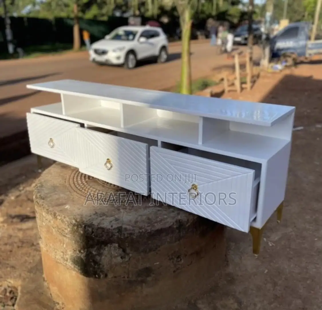 Brand New Modern White Tv Console / Media Unit