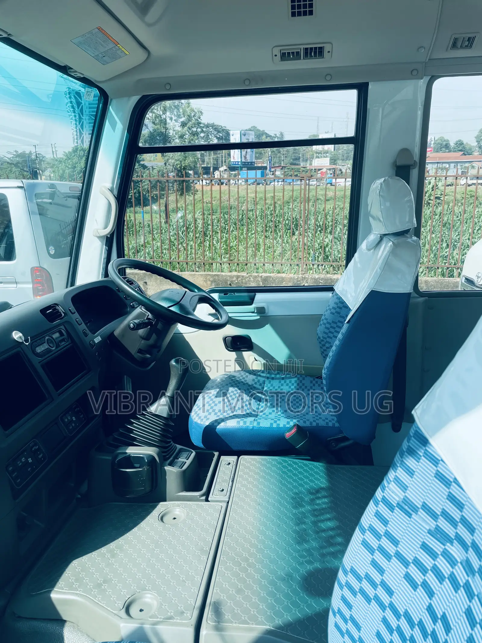 Mitsubishi Fuso Rosa 2017 Blue