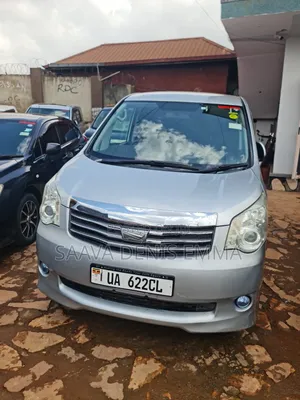 Toyota Noah 2010 Silver