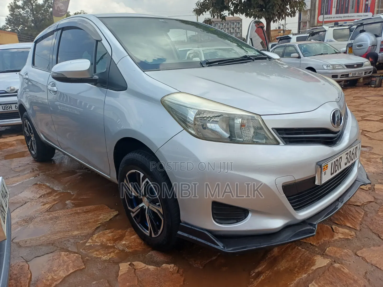 Toyota Vitz 2010 Silver