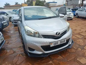 Toyota Vitz 2010 Silver