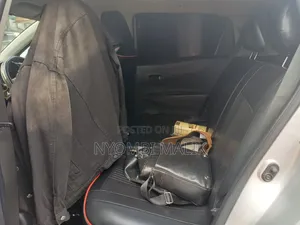 Toyota Vitz 2010 Silver