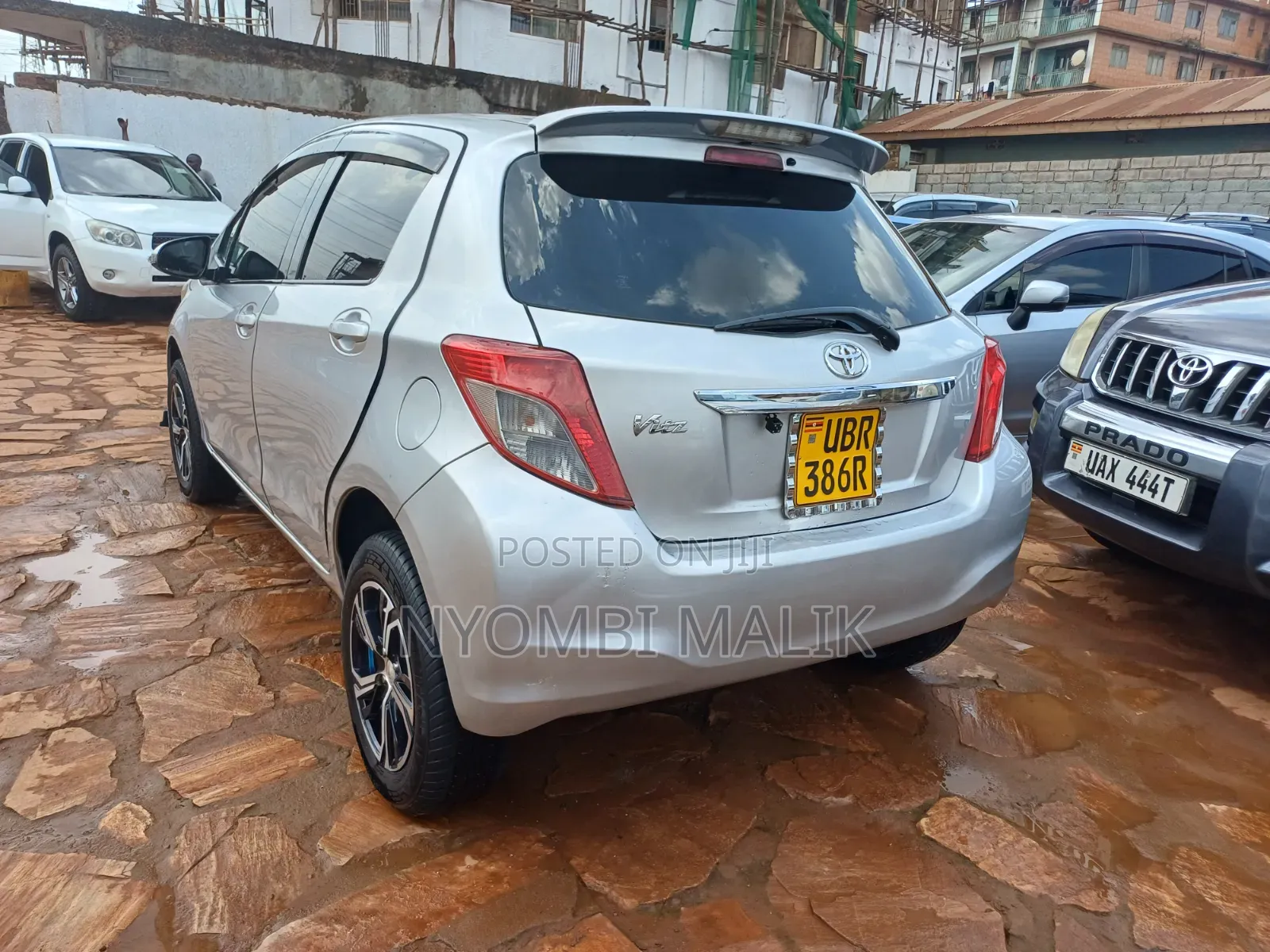 Toyota Vitz 2010 Silver
