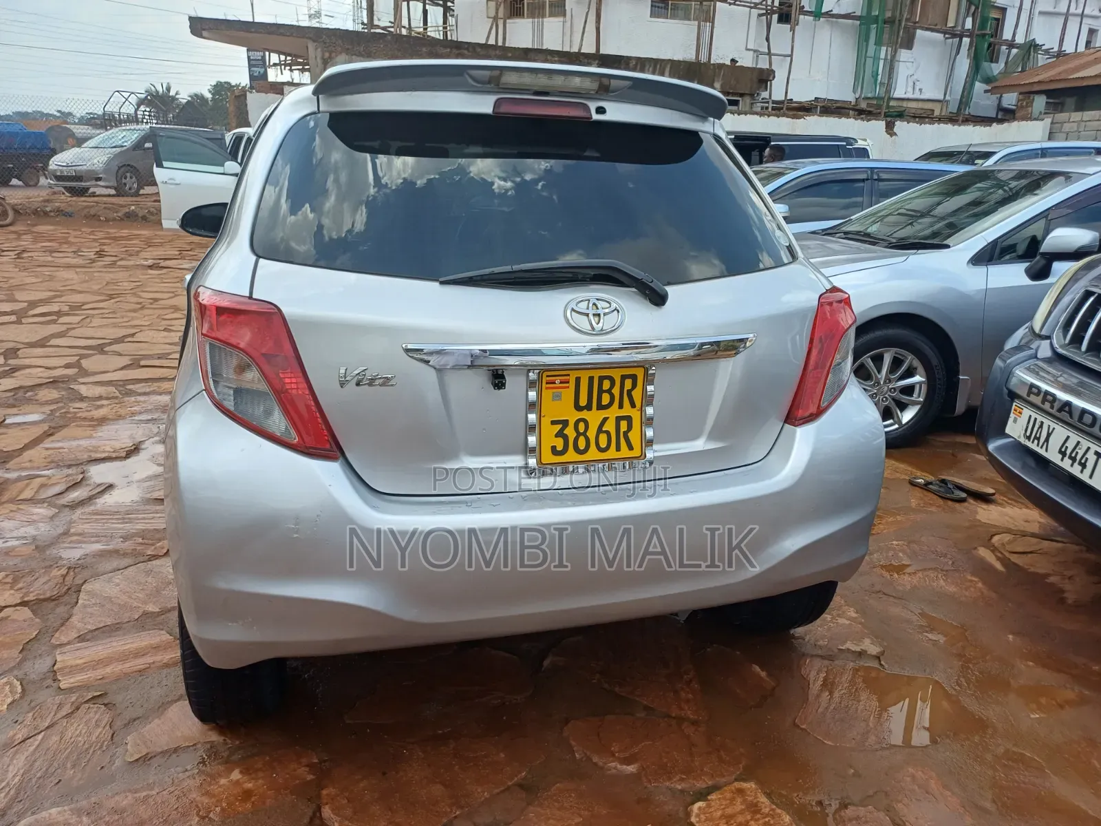 Toyota Vitz 2010 Silver