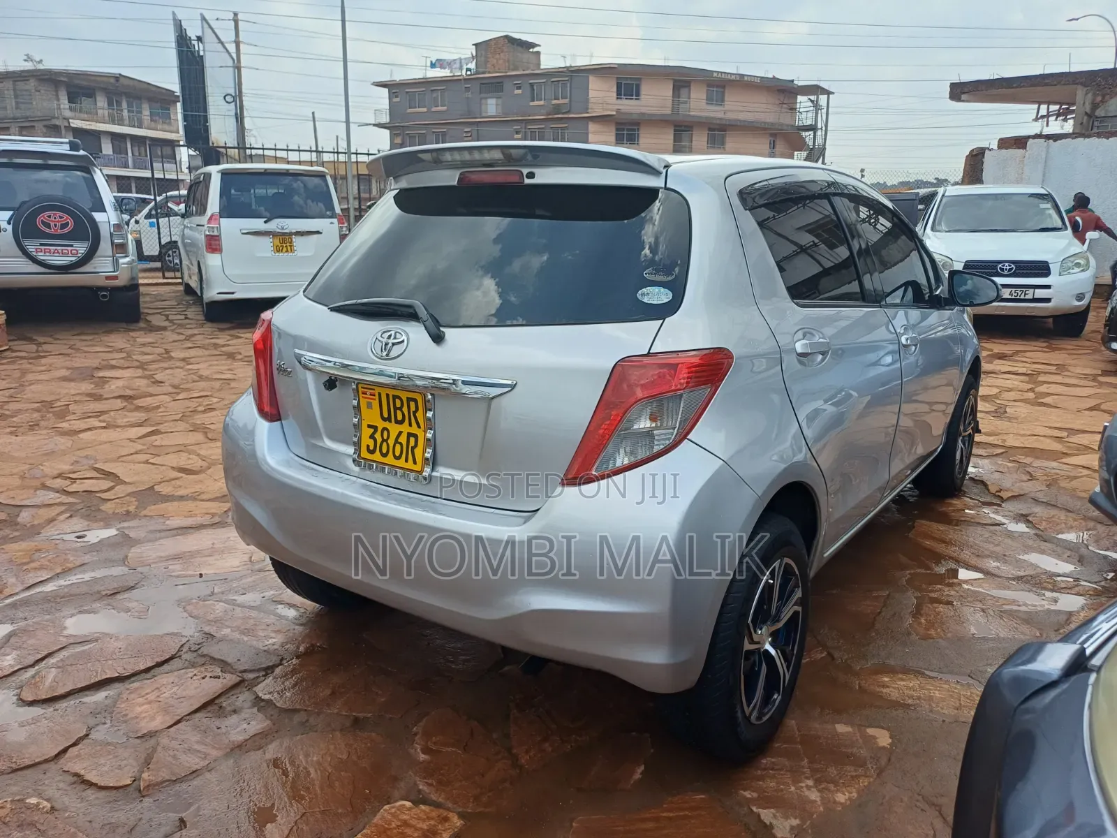 Toyota Vitz 2010 Silver