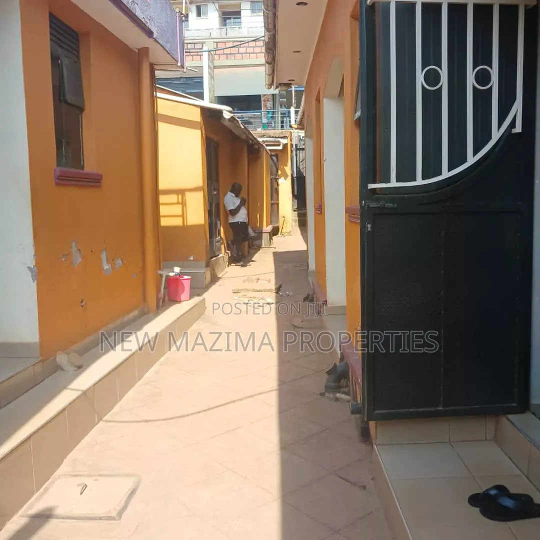 Makindye Commercial Shops With Busy Guest Self Contained Rooms Onsale