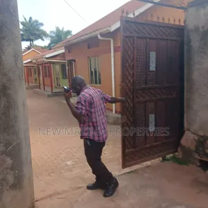 10bdrm House in Ntebe Rd, Central Division for sale