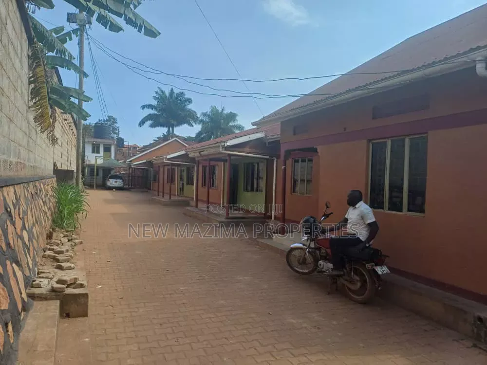 10bdrm House in Ntebe Rd, Central Division for sale