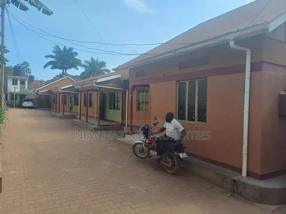 10bdrm House in Ntebe Rd, Central Division for sale