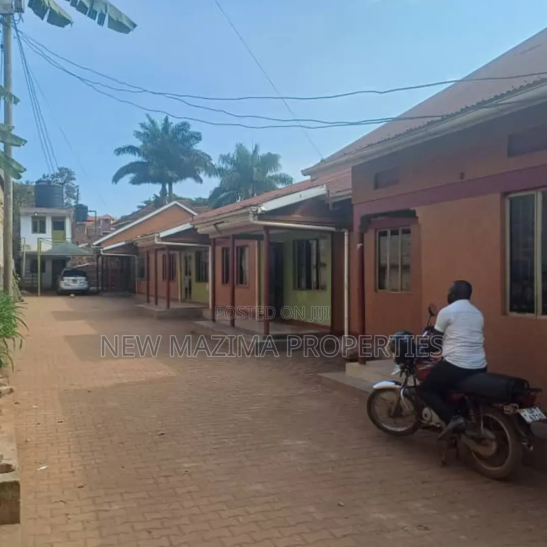 10bdrm House in Ntebe Rd, Central Division for sale