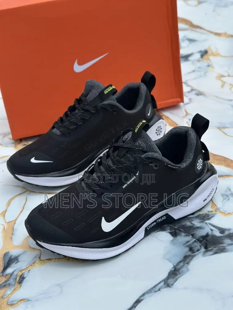 Nike Strom Tread Classic Authentic Running Shoe