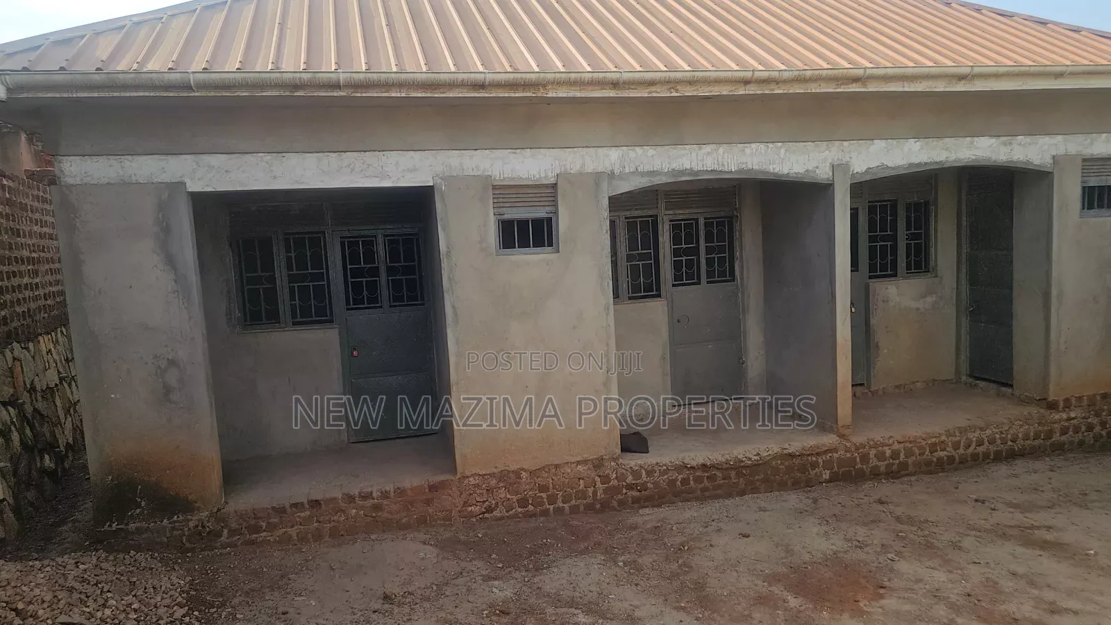 3bdrm House in Seguku Ntebe Rd, Central Division for sale