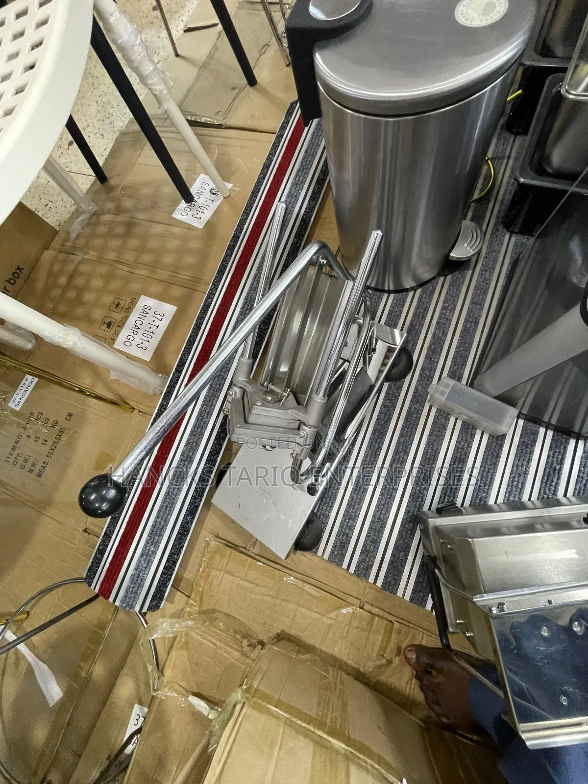 Manual, Commercial-Grade Vegetable or Potato Cutter.