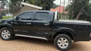 Toyota Hilux 2015 Black