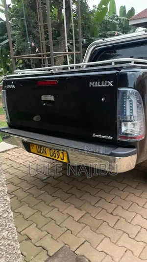 Toyota Hilux 2015 Black