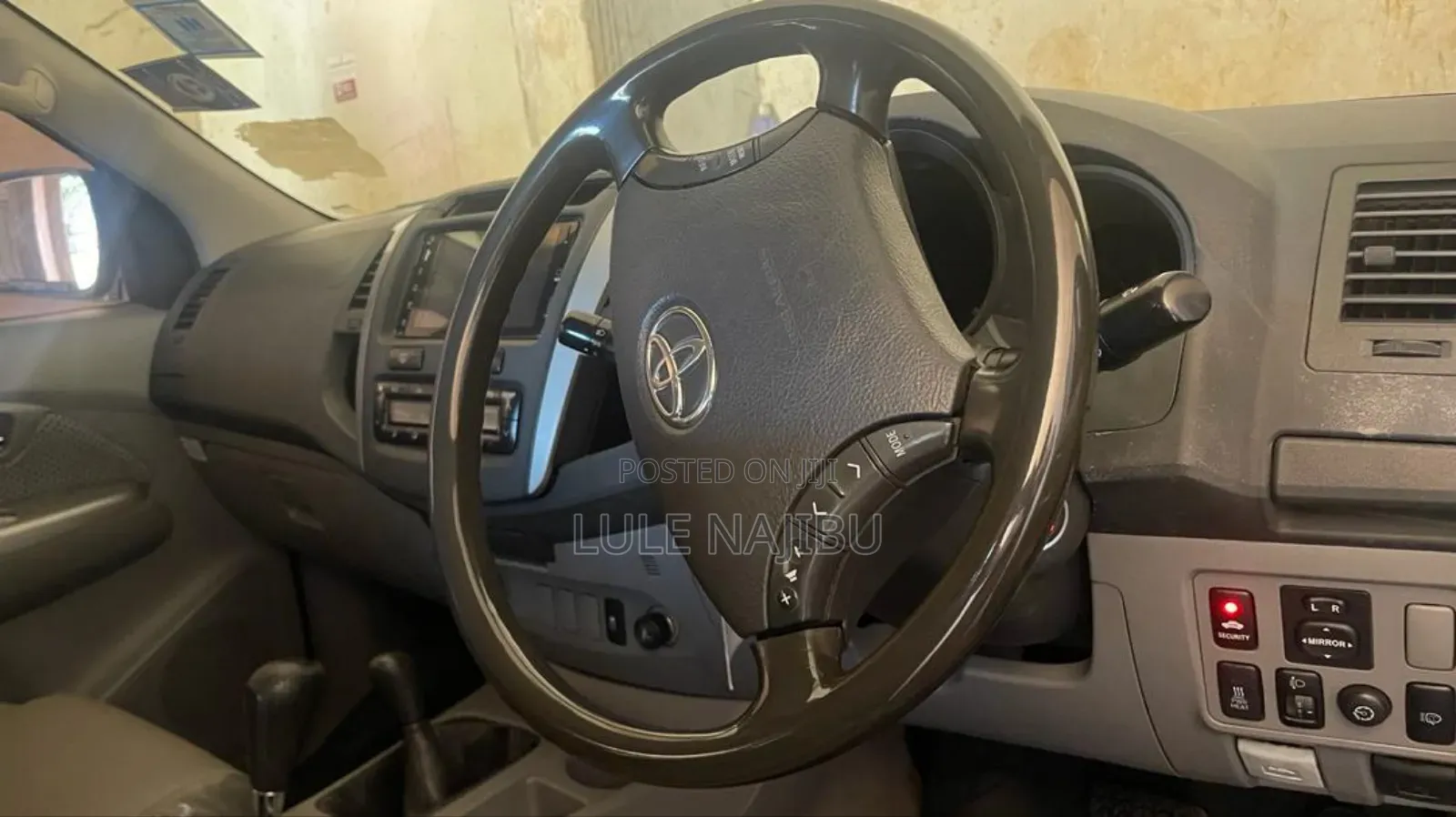 Toyota Hilux 2015 Black