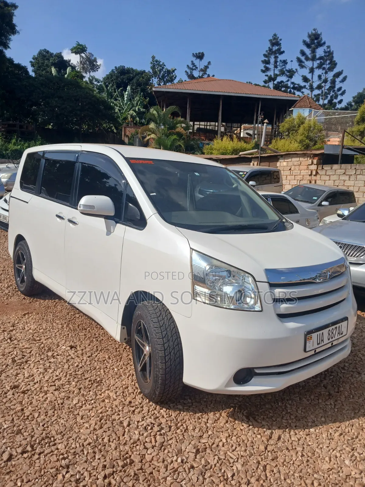 Toyota Noah 2011 White