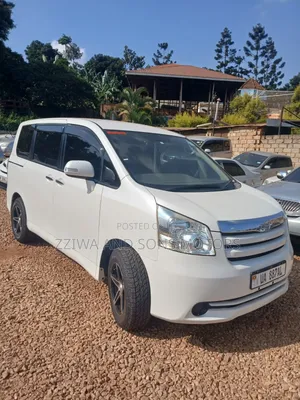 Toyota Noah 2011 White