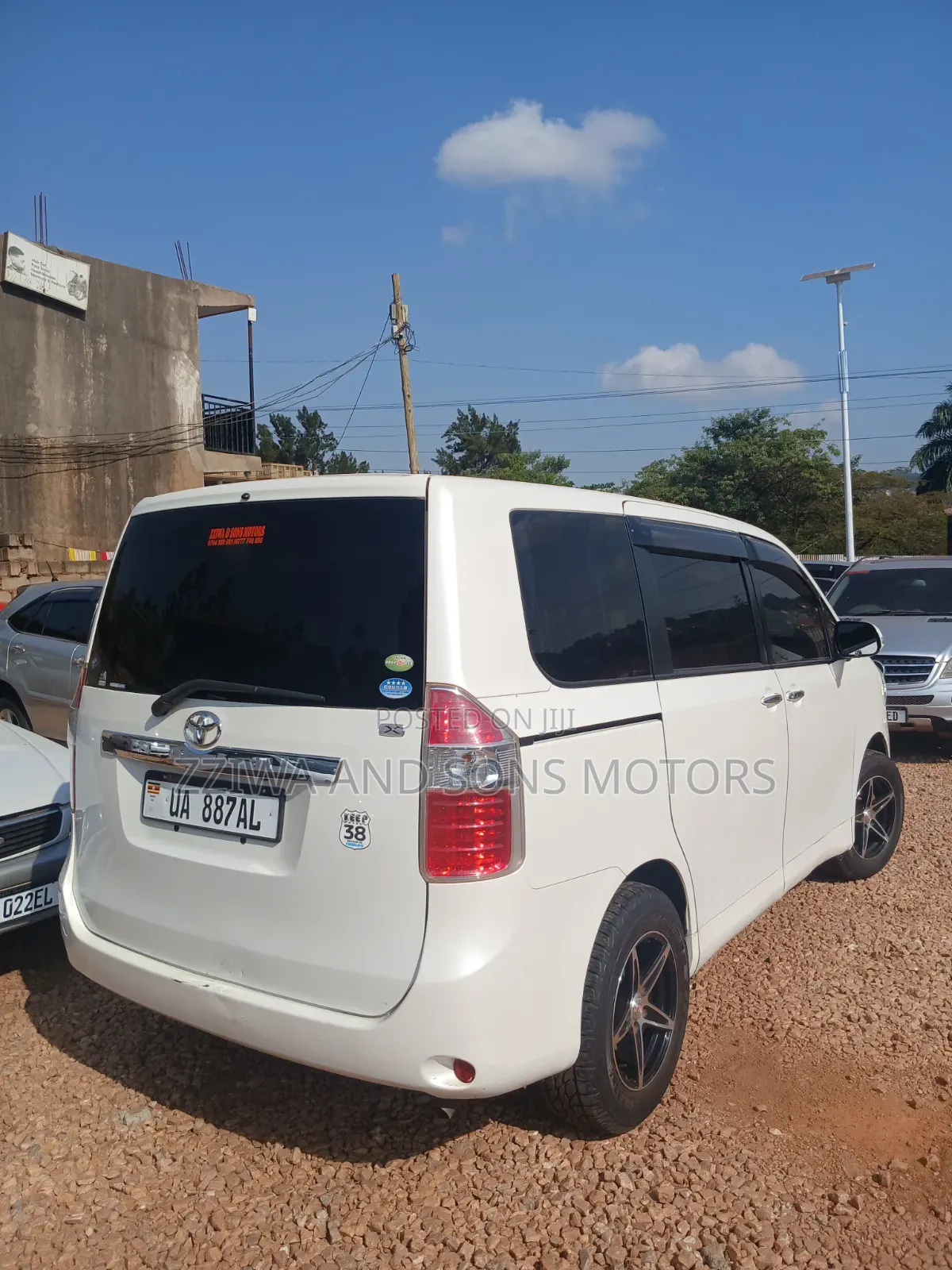 Toyota Noah 2011 White