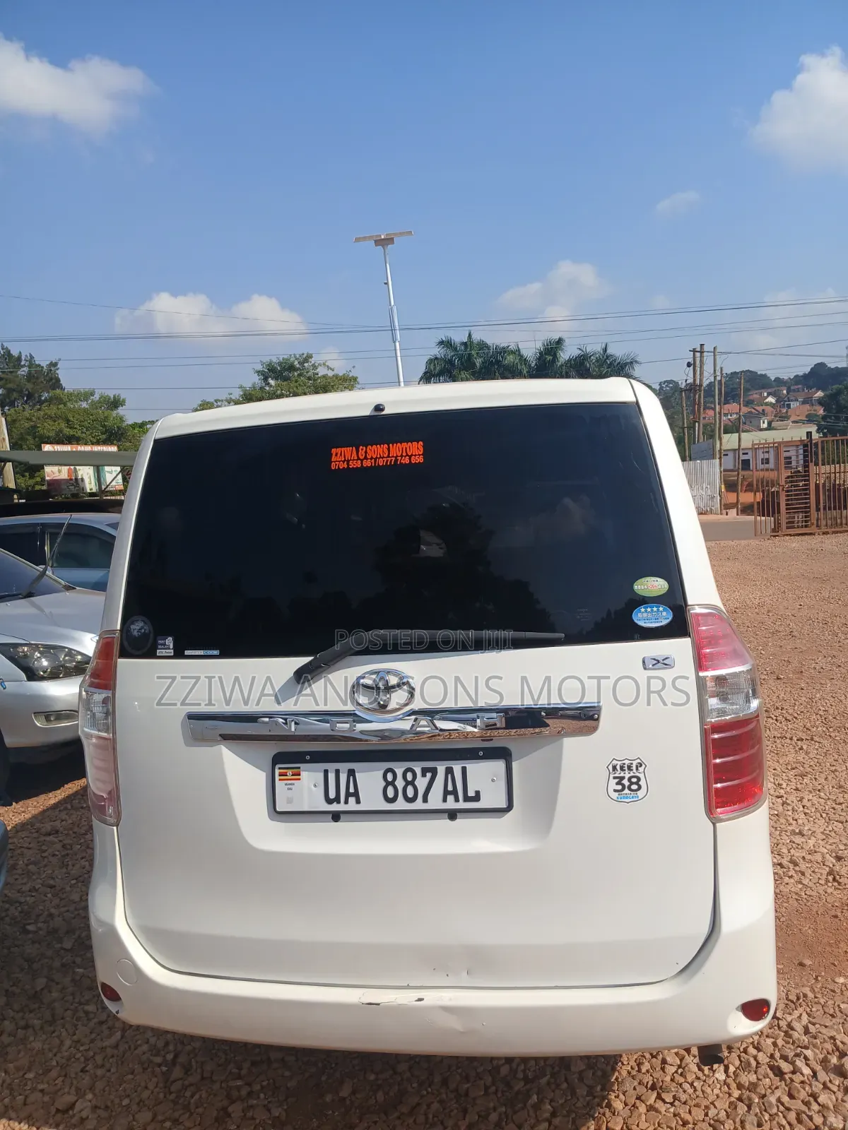 Toyota Noah 2011 White
