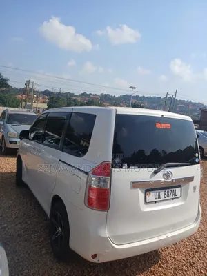 Toyota Noah 2011 White